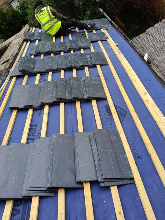 laying slate roof tiles